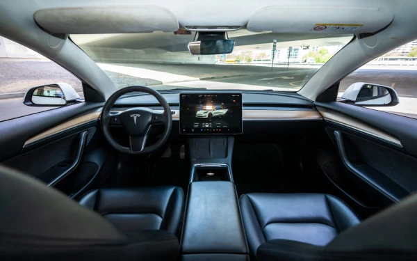  White Tesla Model 3 Photo 
