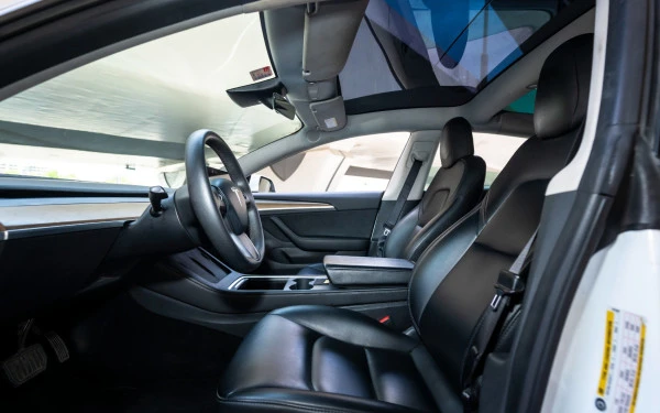  White Tesla Model 3 Photo 