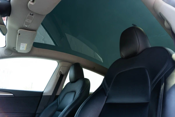  White Tesla Model Y Long Range Photo 