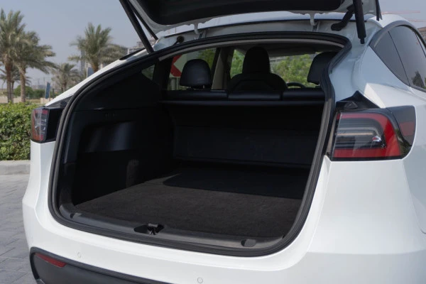  White Tesla Model Y Long Range Photo 