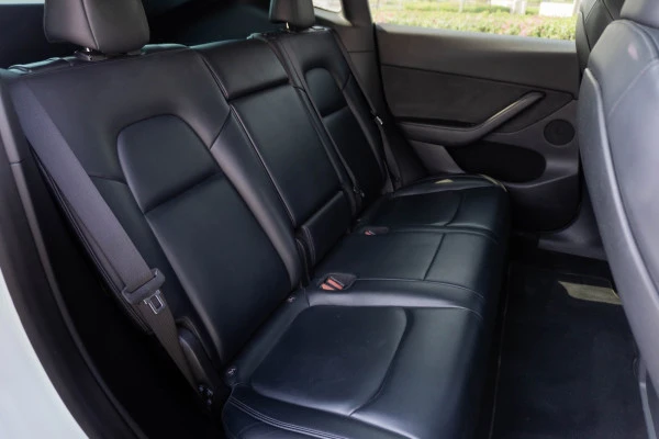  White Tesla Model Y Long Range Photo 