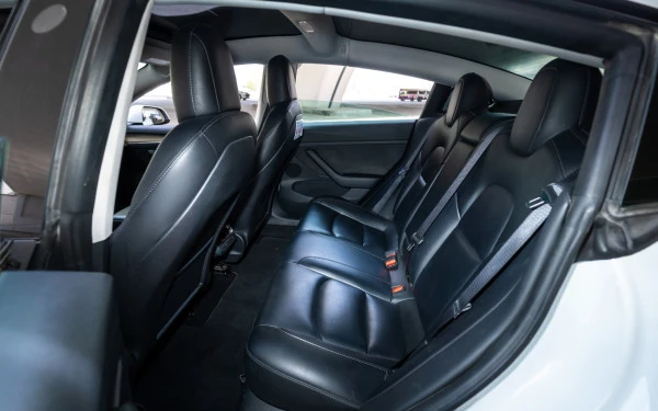  White Tesla Model Y Long Range Photo 