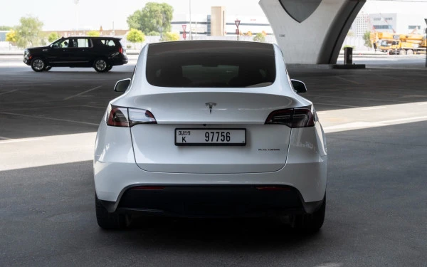  White Tesla Model Y Long Range Photo 