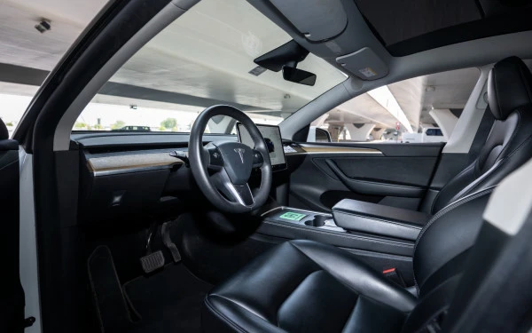  White Tesla Model Y Long Range Photo 