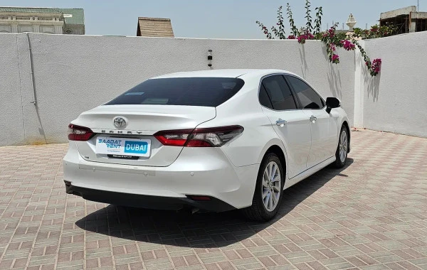  White Toyota Camry Photo 