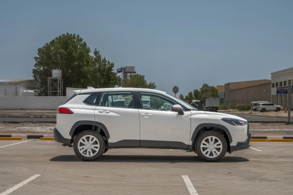  White Toyota Corolla Cross Photo 