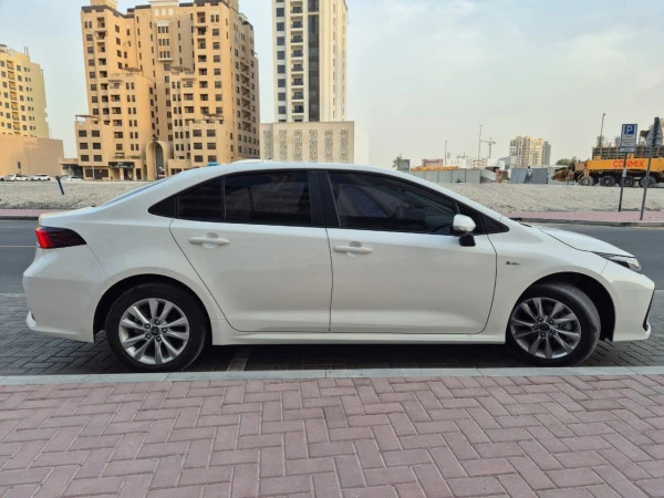  White Toyota Corolla Hybrid Photo 