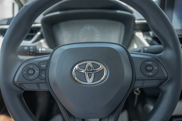  White Toyota Corolla Photo 