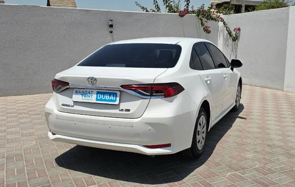  White Toyota Corolla Photo 