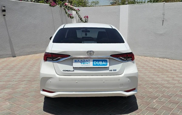  White Toyota Corolla Photo 