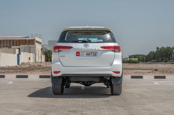  White Toyota Fortuner Photo 