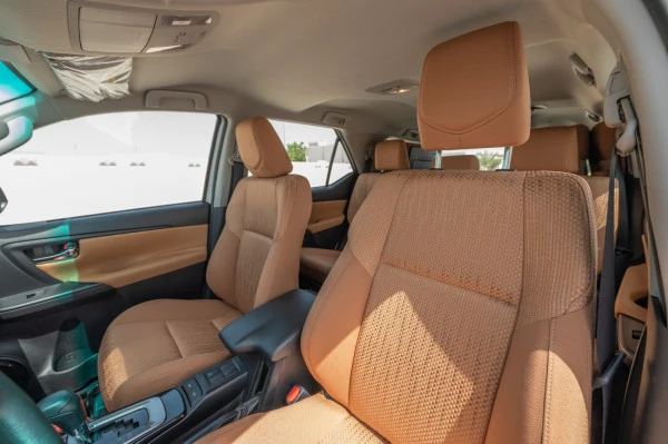  White Toyota Fortuner Photo 