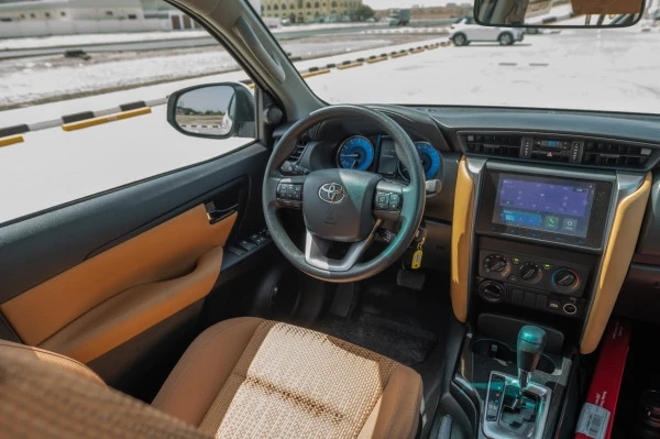  White Toyota Fortuner Photo 