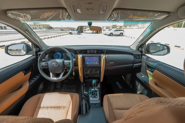  White Toyota Fortuner Photo 