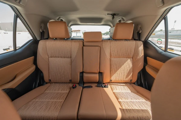  White Toyota Fortuner Photo 