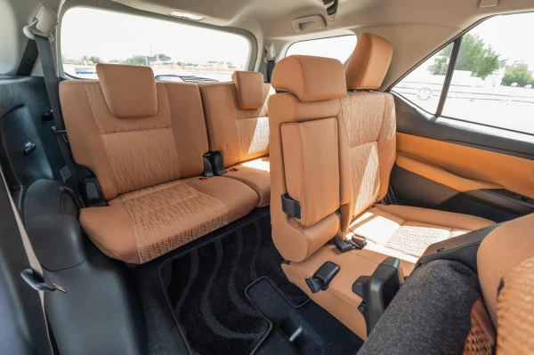  White Toyota Fortuner Photo 