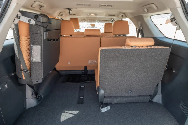  White Toyota Fortuner Photo 