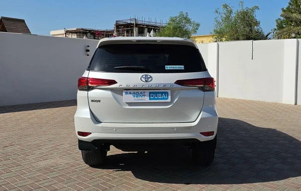  White Toyota Fortuner Photo 