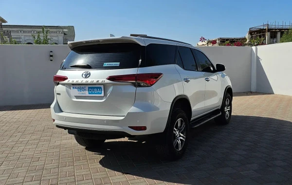  White Toyota Fortuner Photo 