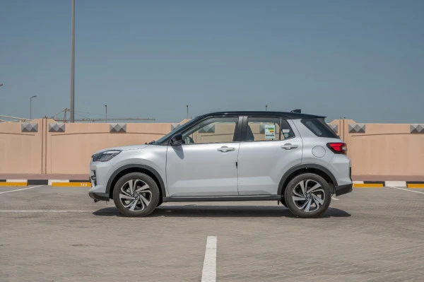  White Toyota Raize Photo 