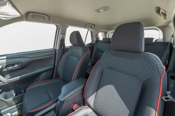  White Toyota Raize Photo 