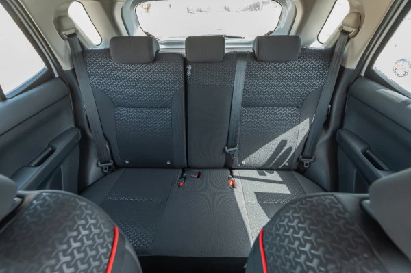  White Toyota Raize Photo 