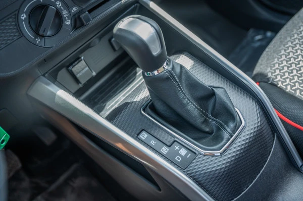  White Toyota Raize Photo 