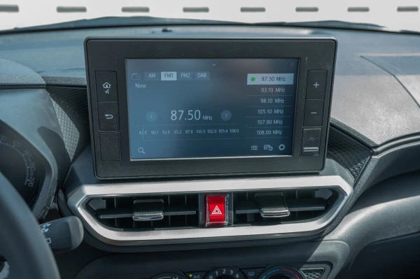  White Toyota Raize Photo 