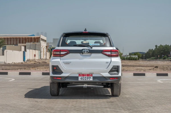  White Toyota Raize Photo 