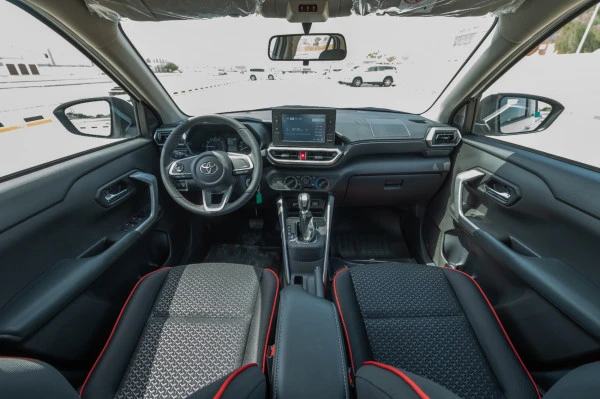  White Toyota Raize Photo 