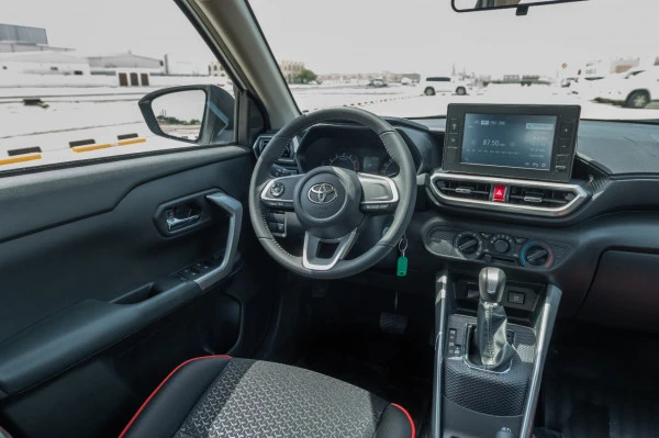  White Toyota Raize Photo 