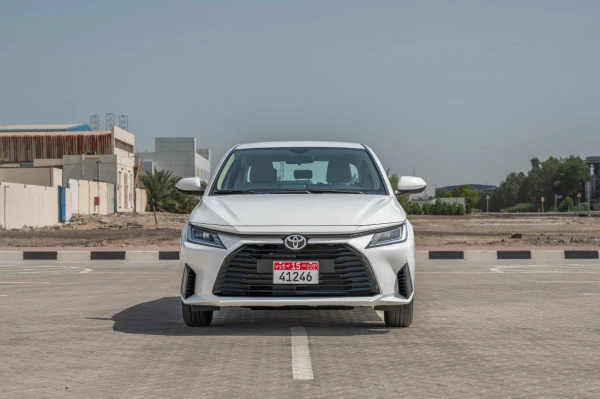  White Toyota Yaris Photo 