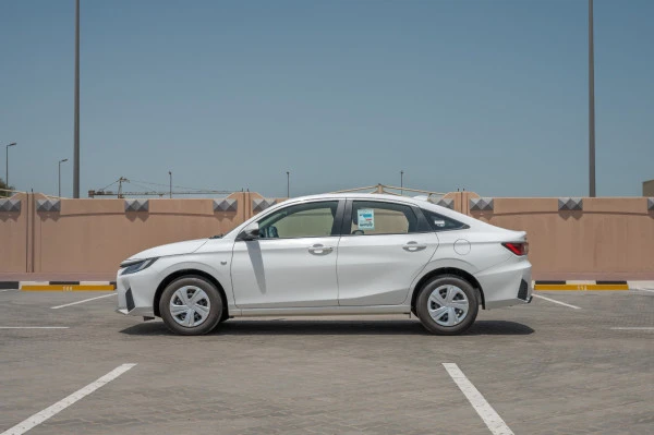  White Toyota Yaris Photo 