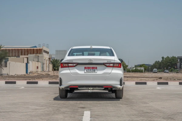  White Toyota Yaris Photo 