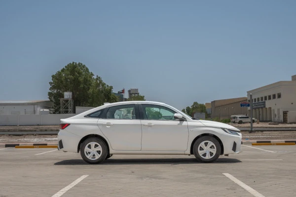  White Toyota Yaris Photo 