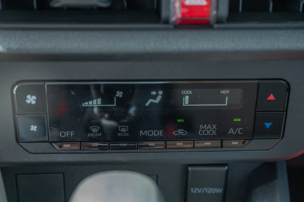  White Toyota Yaris Photo 