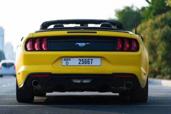  Yellow Ford Mustang cabrio Photo 