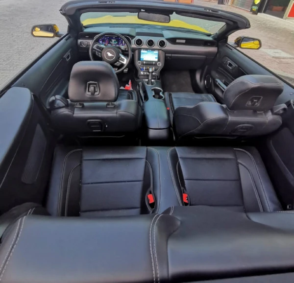  Yellow Ford Mustang cabrio Photo 