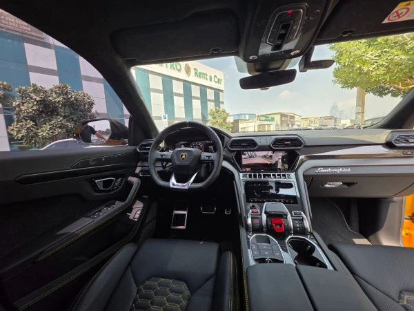  Yellow Lamborghini Urus MY20 Photo 